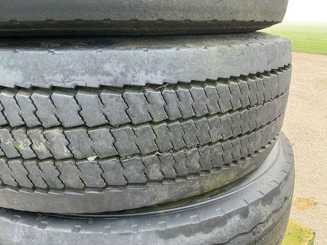 Vrachtwagen band met velg (4x) - afbeelding 5 van  8