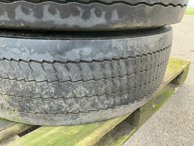 Vrachtwagen band met velg (4x) - afbeelding 7 van  8