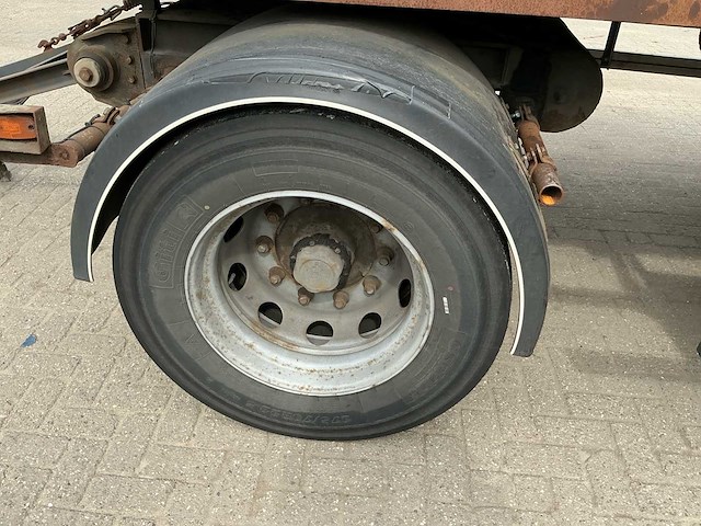 Vrachtwagen container aanhangwagen - afbeelding 13 van  22