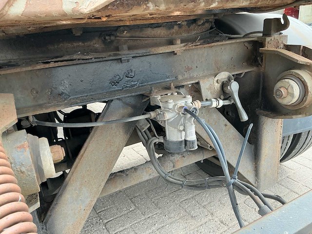 Vrachtwagen container aanhangwagen - afbeelding 3 van  22