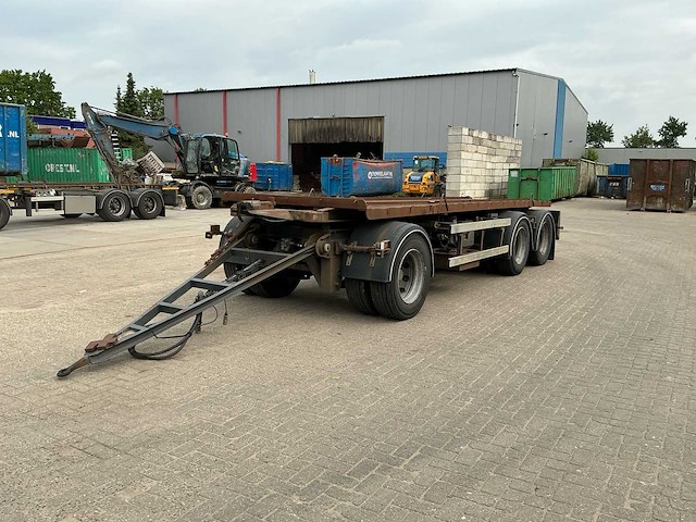 Vrachtwagen container aanhangwagen - afbeelding 1 van  22