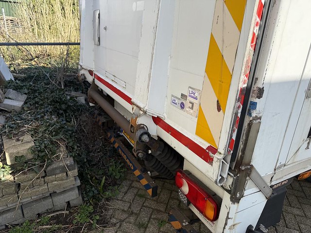 Vrachtwagen daf fa lf55 met kenteken bx-zp-89. gesloten opbouw - afbeelding 12 van  14
