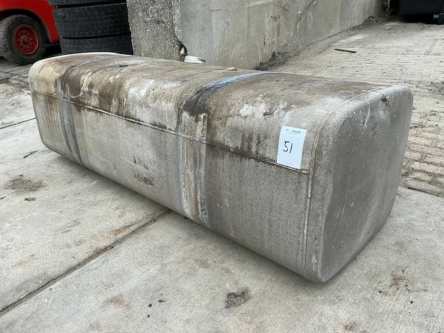 Vrachtwagen dieseltank - afbeelding 2 van  6