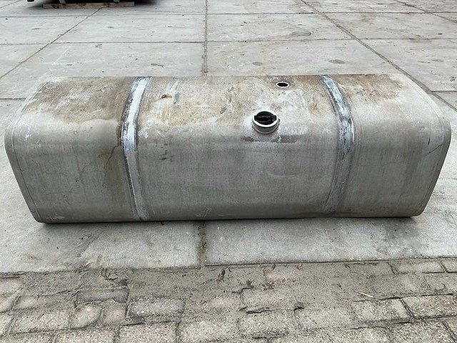 Vrachtwagen dieseltank - afbeelding 3 van  6