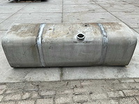 Vrachtwagen dieseltank - afbeelding 3 van  6