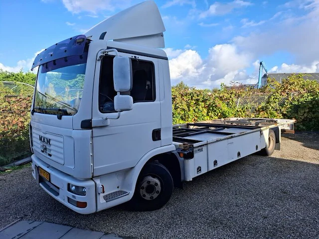 Vrachtwagen, man, tgl12 210, 2006 - afbeelding 1 van  41
