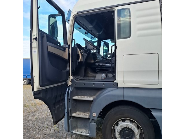 Vrachtwagen, man, tgx, 2018 - afbeelding 3 van  48
