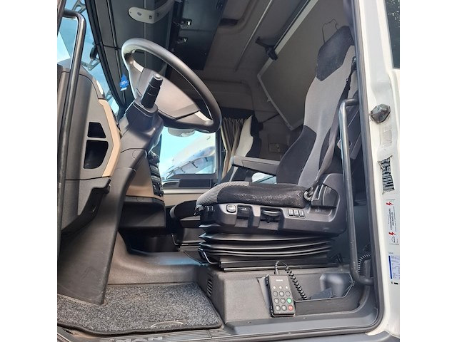 Vrachtwagen, man, tgx, 2018 - afbeelding 4 van  48