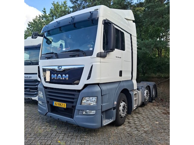 Vrachtwagen, man, tgx, 2018 - afbeelding 1 van  48