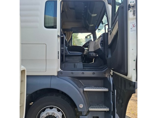 Vrachtwagen, man, tgx, 2018 - afbeelding 30 van  48