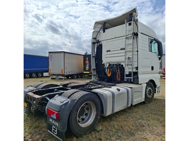 Vrachtwagen, man, tgx - afbeelding 25 van  30