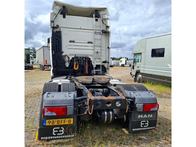 Vrachtwagen, man, tgx - afbeelding 26 van  30