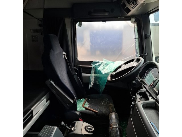 Vrachtwagen, man, tgx - afbeelding 30 van  30