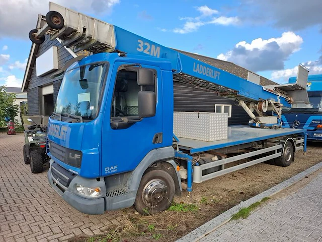 Vrachtwagen met ladder opbouw, daf, 45220, 2008 - afbeelding 1 van  34