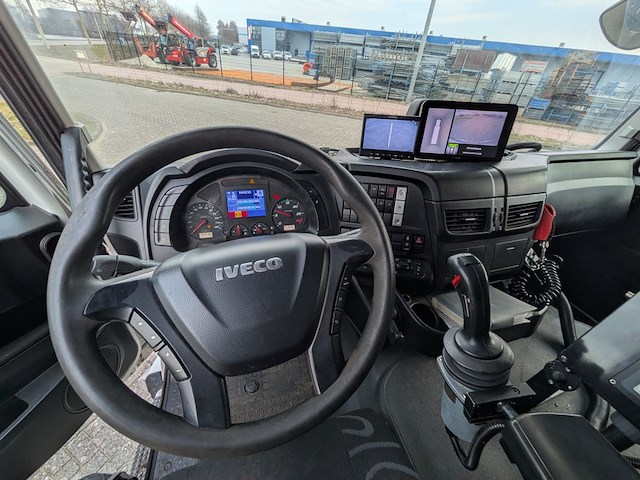 Vrachtwagen met zijlader en containersysteem, iveco, ad260sy/cng, 2017 - afbeelding 4 van  57