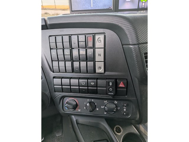 Vrachtwagen met zijlader en containersysteem, iveco, ad260sy/cng, 2017 - afbeelding 15 van  57