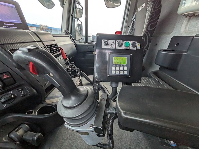 Vrachtwagen met zijlader en containersysteem, iveco, ad260sy/cng, 2017 - afbeelding 19 van  57