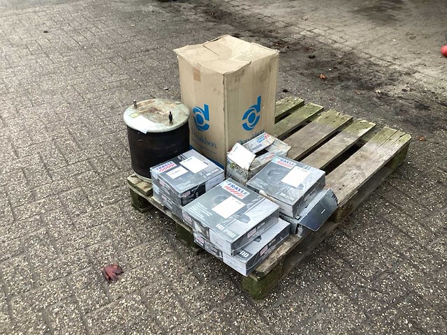 Vrachtwagen onderdeel - afbeelding 1 van  5