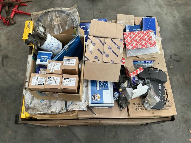 Vrachtwagen onderdelen - afbeelding 2 van  7