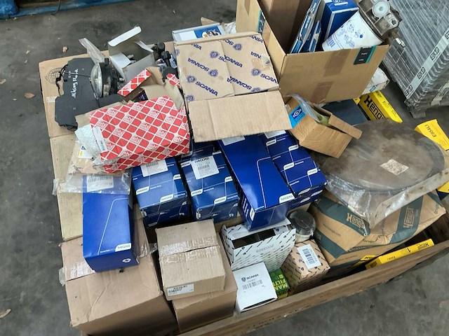 Vrachtwagen onderdelen - afbeelding 3 van  7