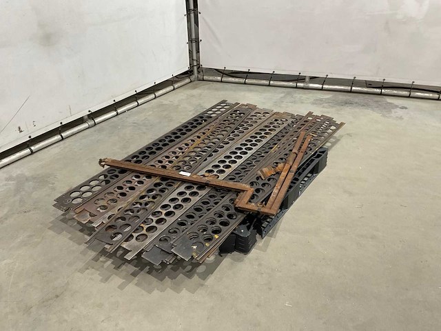 Vrachtwagen onderdelen - afbeelding 2 van  5