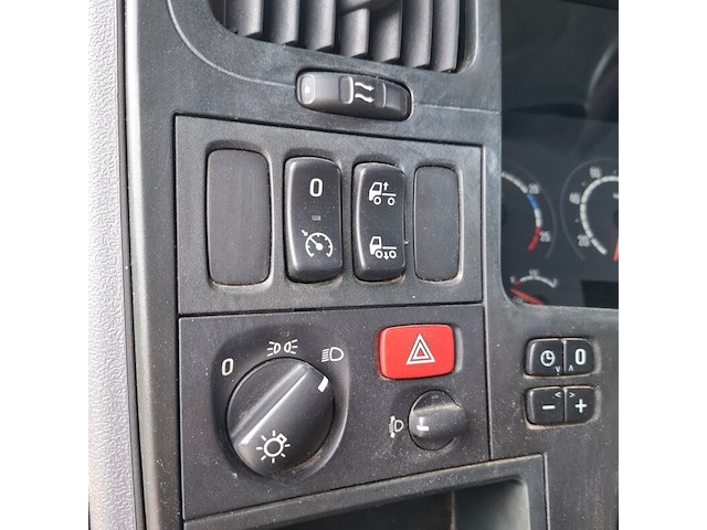 Vrachtwagen, scania, p 230 db4x2mna, 2005 - afbeelding 14 van  46