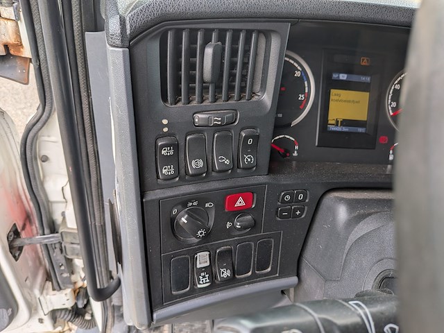 Vrachtwagen, scania, p 360 b 8x2*6, 2011, met autolaadkraan, hiab 288 ep-3 hipro - afbeelding 29 van  47