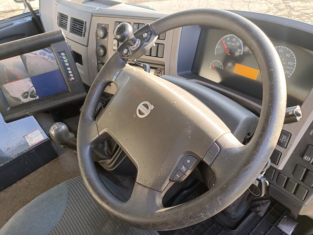 Vrachtwagen, volvo, fll 42, 2009, met veegopbouw, johnston - afbeelding 8 van  35