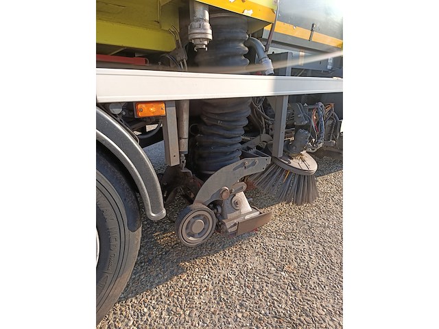 Vrachtwagen, volvo, fll 42, 2009, met veegopbouw, johnston - afbeelding 14 van  35