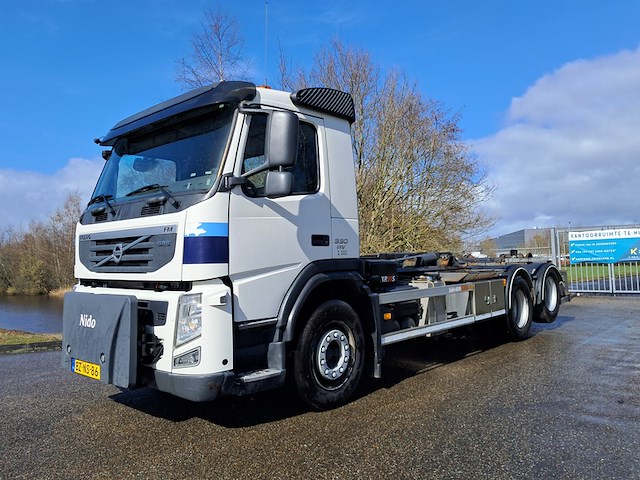 Vrachtwagen, volvo, fm 330 eev 6x2, 2011, met haakarmsysteem, hiab xr21s56s rw-dtla - afbeelding 1 van  58
