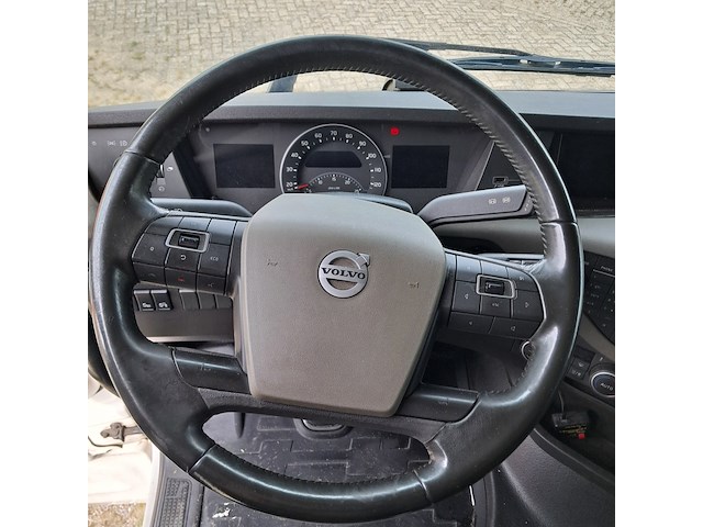 Vrachtwagen, volvo - afbeelding 2 van  17