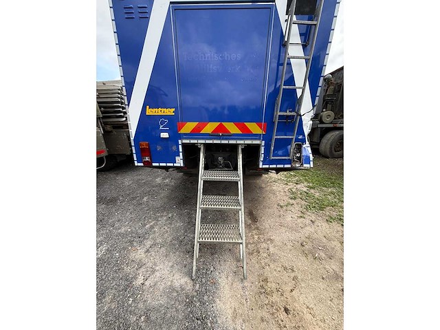 Vrachtwagen - afbeelding 13 van  16