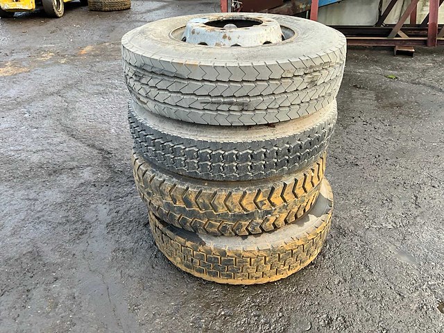 Vrachtwagenband (4x) - afbeelding 4 van  9