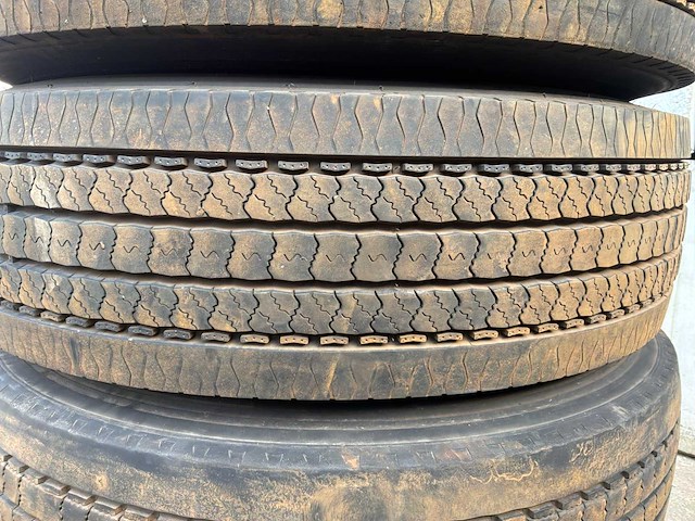 Vrachtwagenband (4x) - afbeelding 1 van  3