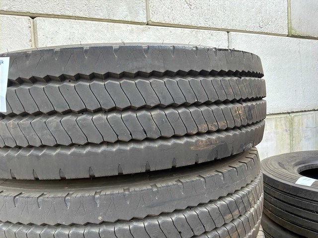 Vrachtwagenband (4x) - afbeelding 2 van  4