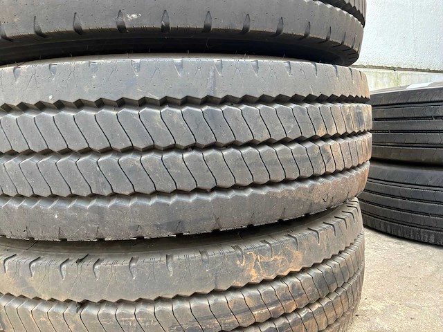 Vrachtwagenband (4x) - afbeelding 3 van  4