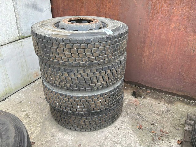 Vrachtwagenband (4x) - afbeelding 1 van  9