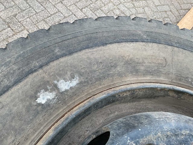 Vrachtwagenband met velg 10 r22,5 (8x) - afbeelding 4 van  6