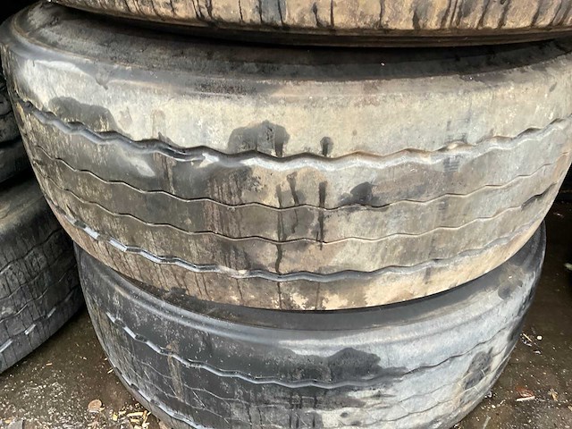 Vrachtwagenband op velg (9x) - afbeelding 14 van  15