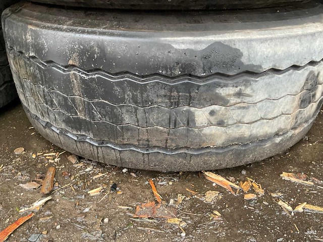 Vrachtwagenband op velg (9x) - afbeelding 15 van  15