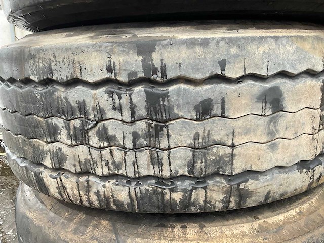 Vrachtwagenband op velg (9x) - afbeelding 10 van  15