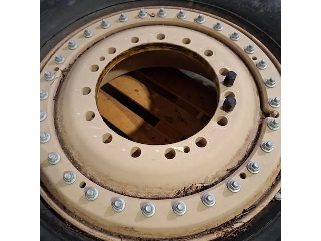 Vrachtwagenband op velg, michelin, x force - afbeelding 6 van  8