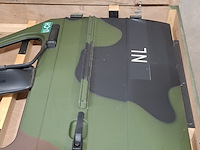 Vrachtwagendeur in transportkist - afbeelding 6 van  11