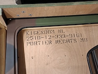 Vrachtwagendeur in transportkist - afbeelding 11 van  11