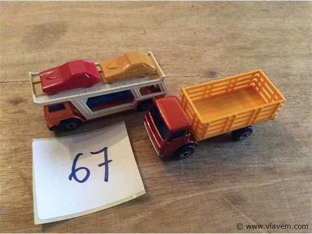 Vrachtwagens matchbox 2stuks - afbeelding 1 van  4