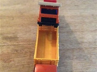 Vrachtwagens matchbox 2stuks - afbeelding 2 van  4
