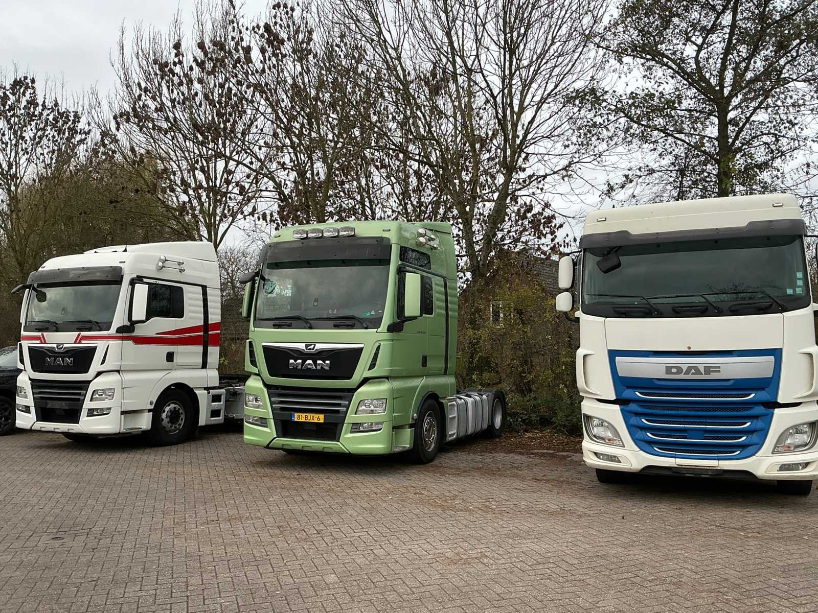 Vrachtwagens, opleggers en heftrucks