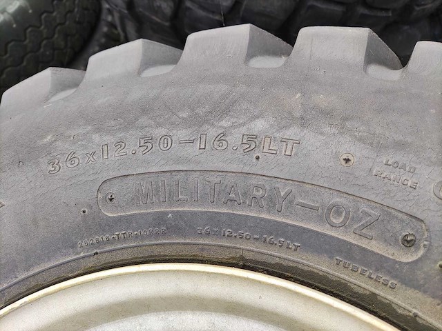 Vrebrede standaard - 36 inch hummer 8x165,1 - velg (4x) - afbeelding 4 van  4