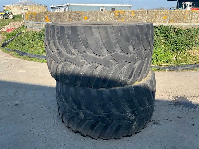 Vredestein - flotation trac 750/60r30.5 - tyre, wheel and rim (2x) - afbeelding 2 van  6