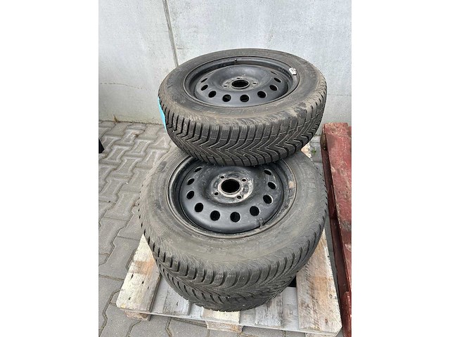 Vredestein - winter - 185/65 r15 - autoband (5x) - afbeelding 4 van  5